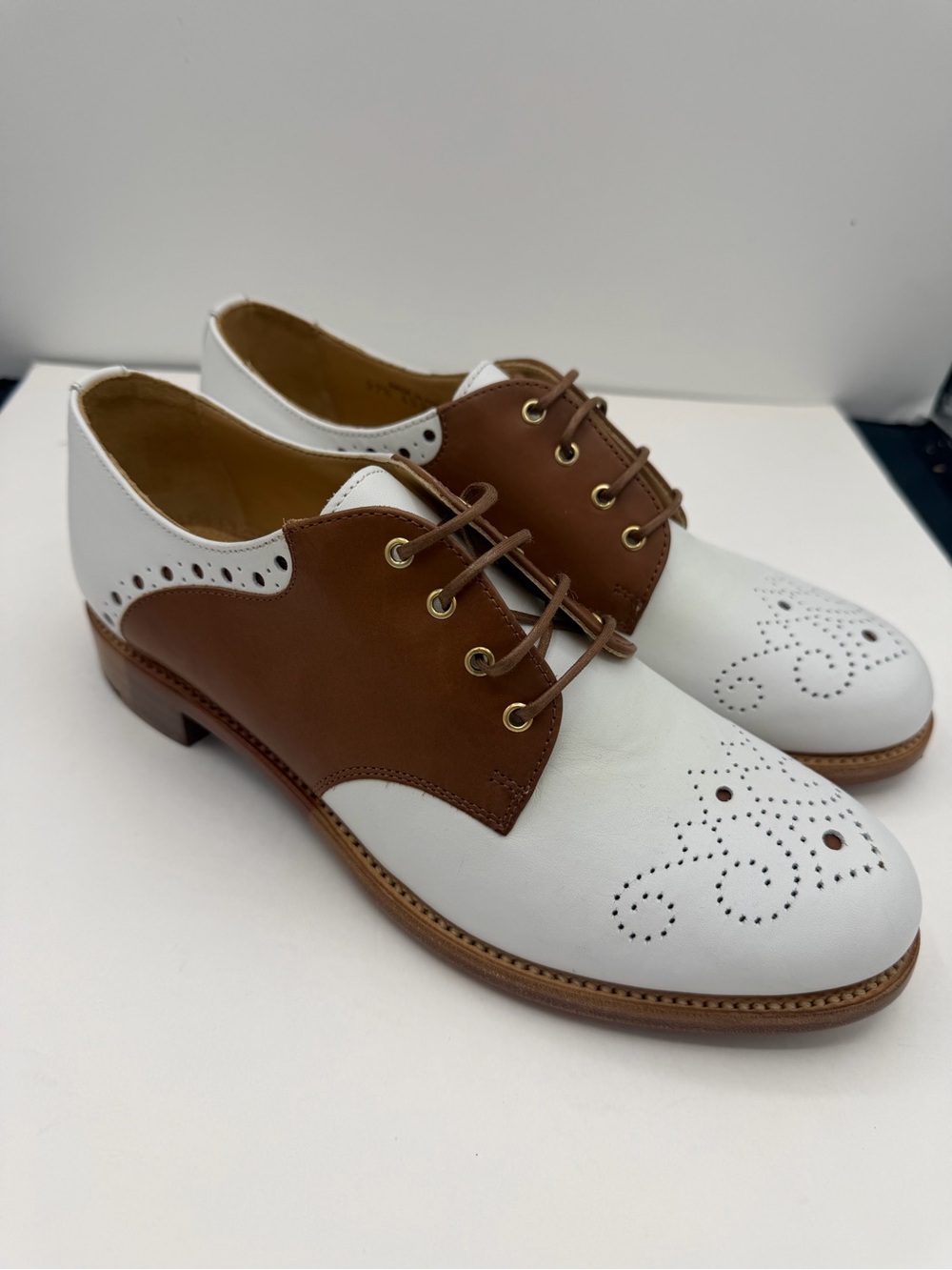 Two-Tone Women’s Oxford Derby in White and Brown